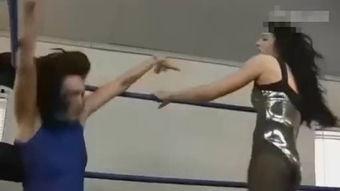 泳衣里面穿丝袜,揭秘泳衣内时尚新潮流